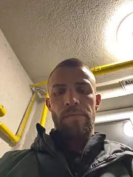 Snapshot of sexyman1936 chatting on 11/04/25, 03:44 sexyman1936 online show from 11/04/25, 03:44