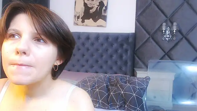 Snapshot of WendyChantal chatting on 10/22/25, 04:02 WendyChantal online show from 10/22/25, 04:02