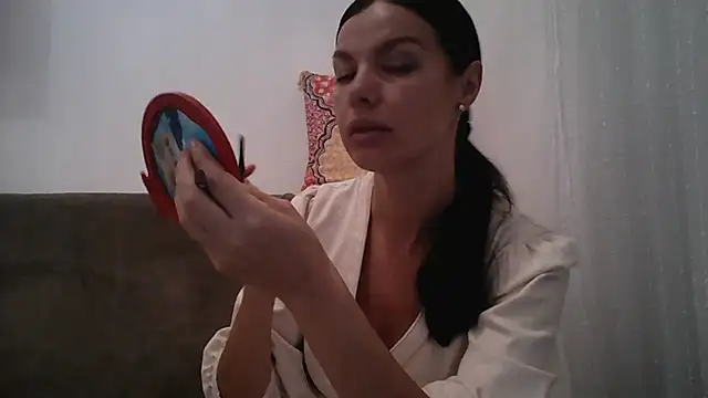 Snapshot of Lorivell chatting on 10/31/25, 06:09 Lorivell online show from 10/31/25, 06:09