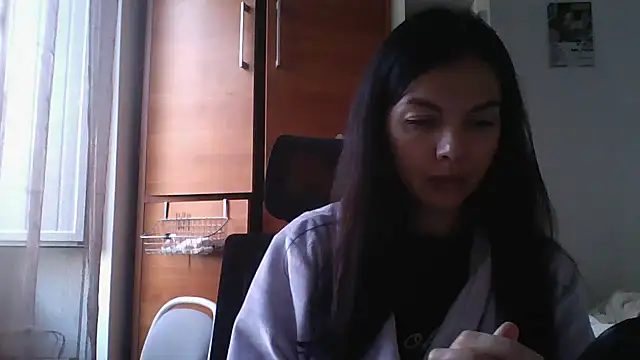 Snapshot of Lorivell chatting on 11/18/25, 10:41 Lorivell online show from 11/18/25, 10:41