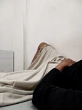 Snapshot of Ilhaamgrey chatting on 10/08/25, 09:18 Ilhaamgrey online show from 10/08/25, 09:18