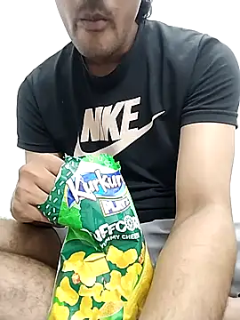 Snapshot of Ilhaamgrey chatting on 10/28/25, 02:20 Ilhaamgrey online show from 10/28/25, 02:20