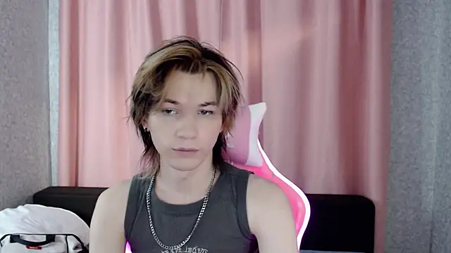 Snapshot of evan_reinhart chatting on 10/03/25, 04:15 evan reinhart online show from 10/03/25, 04:15