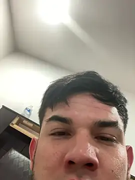 Snapshot of Moisesjrtapia chatting on 01/12/26, 01:05 Moisesjrtapia online show from 01/12/26, 01:05