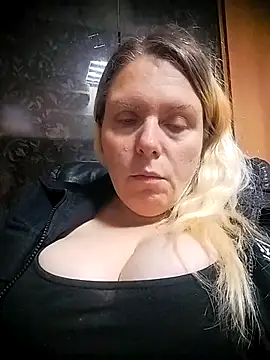 Snapshot of Fiona696 chatting on 10/05/25, 08:07 Fiona696 online show from 10/05/25, 08:07