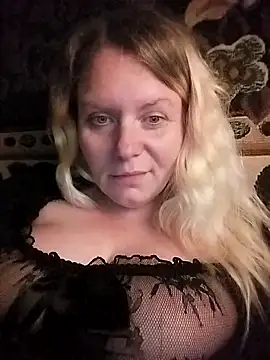 Snapshot of Fiona696 chatting on 10/11/25, 09:57 Fiona696 online show from 10/11/25, 09:57