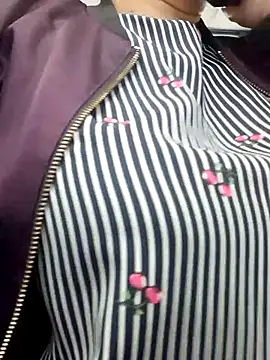 Snapshot of Kimkhaepretty chatting on 11/13/25, 02:43 Kimkhaepretty online show from 11/13/25, 02:43