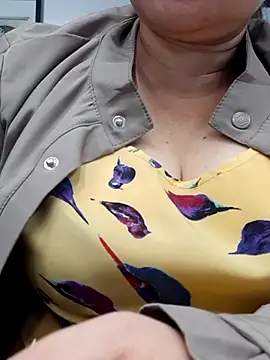 Snapshot of Kimkhaepretty chatting on 11/17/25, 05:35 Kimkhaepretty online show from 11/17/25, 05:35