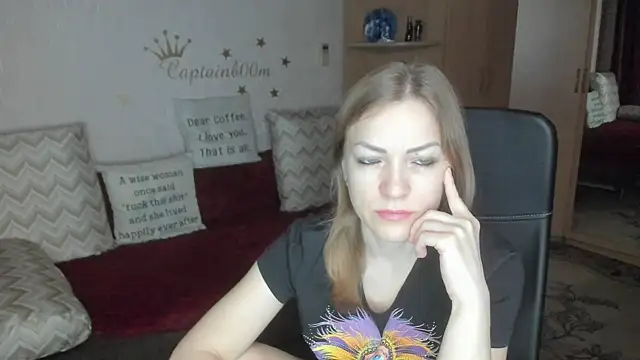 Tiffany Bates online show from 11/19/25, 03:28