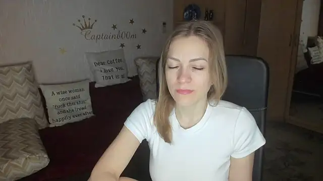 Tiffany Bates online show from 12/05/25, 03:26