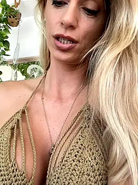 Snapshot of ericafontesx chatting on 09/26/25, 12:20 ericafontesx online show from 09/26/25, 12:20