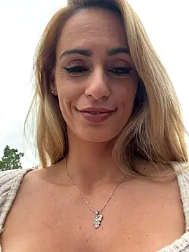 Snapshot of ericafontesx chatting on 10/23/25, 01:10 ericafontesx online show from 10/23/25, 01:10