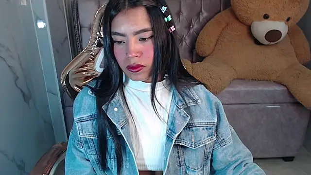 Snapshot of Celeste2_b chatting on 10/22/25, 01:00 Celeste2 b online show from 10/22/25, 01:00