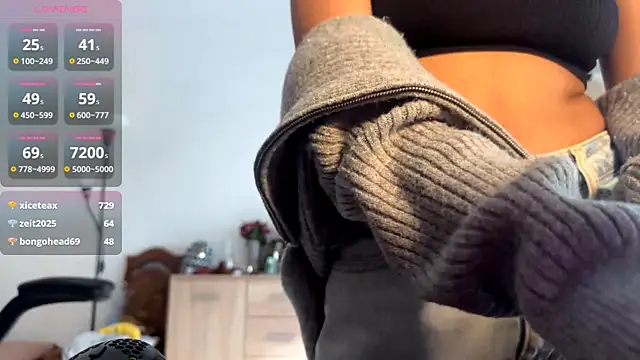 Snapshot of EvaJetty chatting on 09/28/25, 01:49 EvaJetty online show from 09/28/25, 01:49