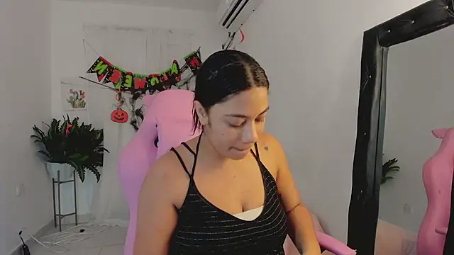 Snapshot of vanelope_smith chatting on 10/30/25, 10:43 vanelope smith online show from 10/30/25, 10:43