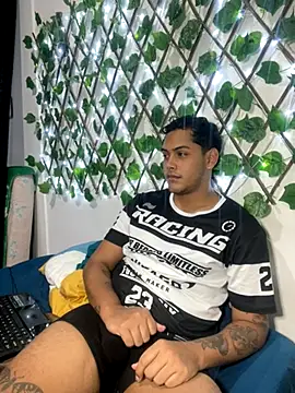 Snapshot of AaronMars_ chatting on 10/24/25, 07:43 AaronMars  online show from 10/24/25, 07:43