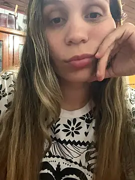 Snapshot of afroditabri chatting on 10/31/25, 04:13 afroditabri online show from 10/31/25, 04:13