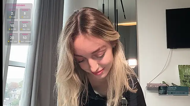 Snapshot of SophieBelll chatting on 10/27/25, 10:41 SophieBelll online show from 10/27/25, 10:41