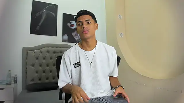 Snapshot of paull_cassidy chatting on 11/26/25, 11:22 paull cassidy online show from 11/26/25, 11:22