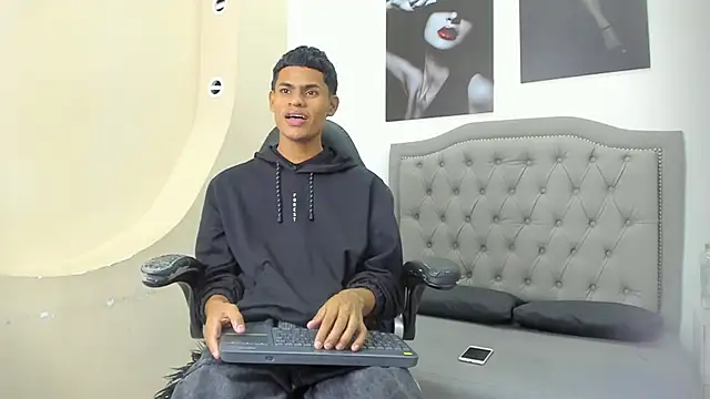 Snapshot of paull_cassidy chatting on 12/05/25, 11:52 paull cassidy online show from 12/05/25, 11:52