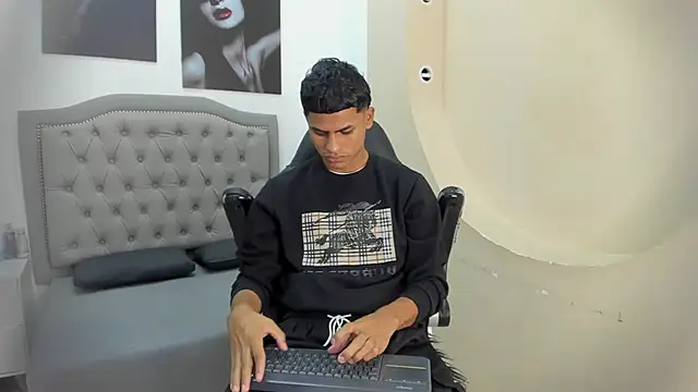 Snapshot of paull_cassidy chatting on 12/15/25, 11:25 paull cassidy online show from 12/15/25, 11:25