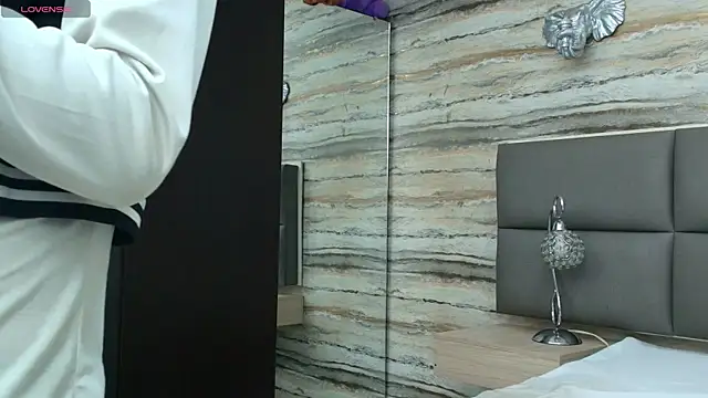 Lovers 21 online show from 04/30/26, 03:57