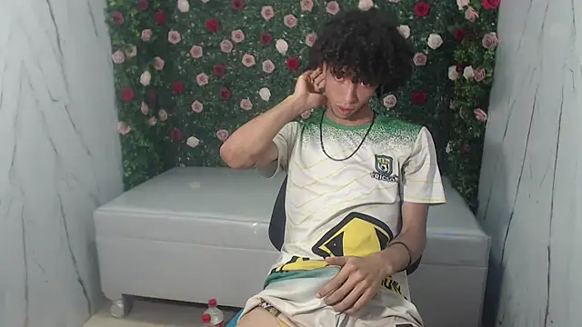 Snapshot of xion_ez chatting on 10/31/25, 08:43 xion ez online show from 10/31/25, 08:43