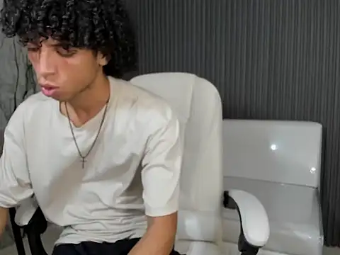 Snapshot of xion_ez chatting on 11/10/25, 08:30 xion ez online show from 11/10/25, 08:30