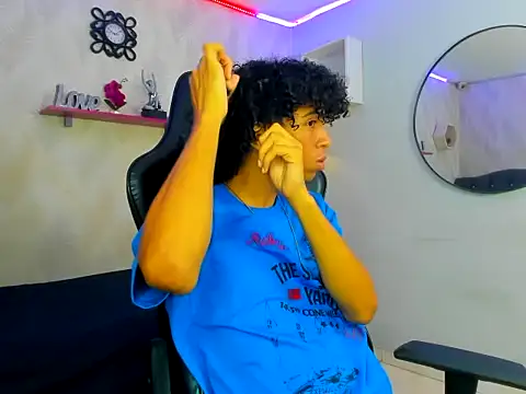 Snapshot of xion_ez chatting on 11/16/25, 07:30 xion ez online show from 11/16/25, 07:30