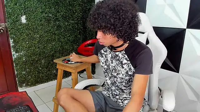 Snapshot of xion_ez chatting on 11/23/25, 07:57 xion ez online show from 11/23/25, 07:57