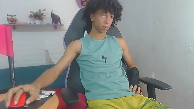 Snapshot of xion_ez chatting on 11/30/25, 02:32 xion ez online show from 11/30/25, 02:32