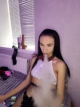 Snapshot of Julietta_001 chatting on 10/21/25, 10:38 Julietta 001 online show from 10/21/25, 10:38