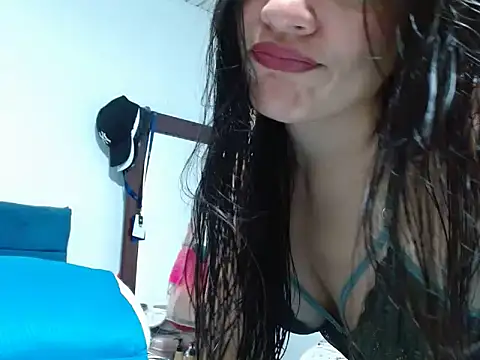 Maira Diaz online show from 10/22/25, 02:17