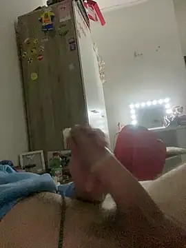 cutebear00 online show from 10/17/25, 10:12