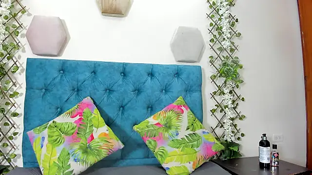 Snapshot of violett__rousee chatting on 09/30/25, 01:49 violett  rousee online show from 09/30/25, 01:49