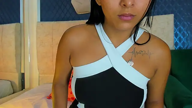 Snapshot of violett__rousee chatting on 10/16/25, 04:19 violett  rousee online show from 10/16/25, 04:19