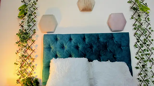 Snapshot of violett__rousee chatting on 10/21/25, 02:07 violett  rousee online show from 10/21/25, 02:07