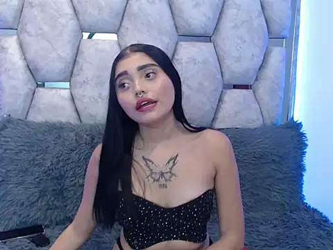 AnalyMilles online show from 10/28/25, 08:44