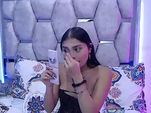 AnalyMilles online show from 11/22/25, 02:54