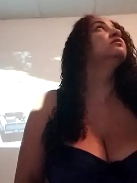 Snapshot of MEYBELLATINA chatting on 09/30/25, 08:47 MEYBELLATINA online show from 09/30/25, 08:47