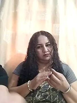 Snapshot of MEYBELLATINA chatting on 10/15/25, 09:26 MEYBELLATINA online show from 10/15/25, 09:26