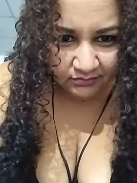 Snapshot of MEYBELLATINA chatting on 10/21/25, 08:31 MEYBELLATINA online show from 10/21/25, 08:31