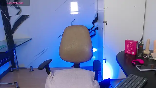 Snapshot of lolaa_love01 chatting on 10/04/25, 05:38 lolaa love01 online show from 10/04/25, 05:38