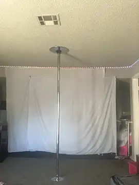 Snapshot of BuzzBunni69 chatting on 10/06/25, 04:04 BuzzBunni69 online show from 10/06/25, 04:04