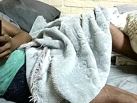 Snapshot of Mshayiwesinqe chatting on 10/20/25, 01:44 Mshayiwesinqe online show from 10/20/25, 01:44