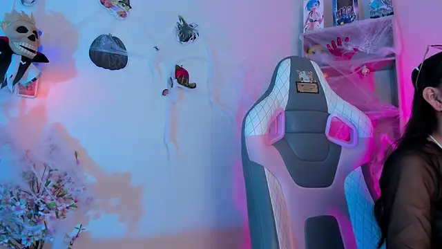 Zoe Skyler online show from 10/28/25, 03:58