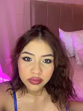 Mia Valmont online show from 10/04/25, 11:41