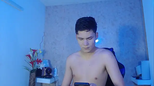 Snapshot of Aaron_Foxxx chatting on 09/27/25, 12:43 Aaron Foxxx online show from 09/27/25, 12:43