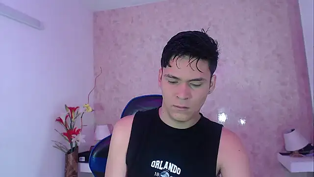 Snapshot of Aaron_Foxxx chatting on 10/04/25, 12:03 Aaron Foxxx online show from 10/04/25, 12:03