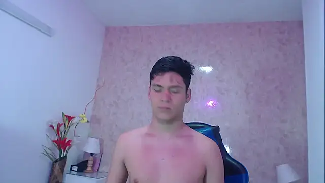 Snapshot of Aaron_Foxxx chatting on 10/09/25, 12:58 Aaron Foxxx online show from 10/09/25, 12:58